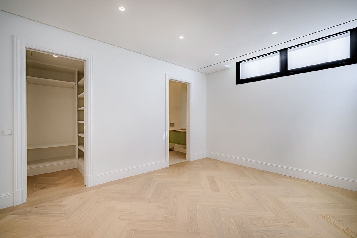 4 bedroom Villa for sale in Nueva Andalucia - € 4,500,000 (Ref: 9472746)