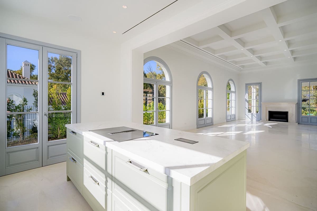 4 bedroom Villa for sale in Nueva Andalucia - € 4,500,000 (Ref: 9472746)