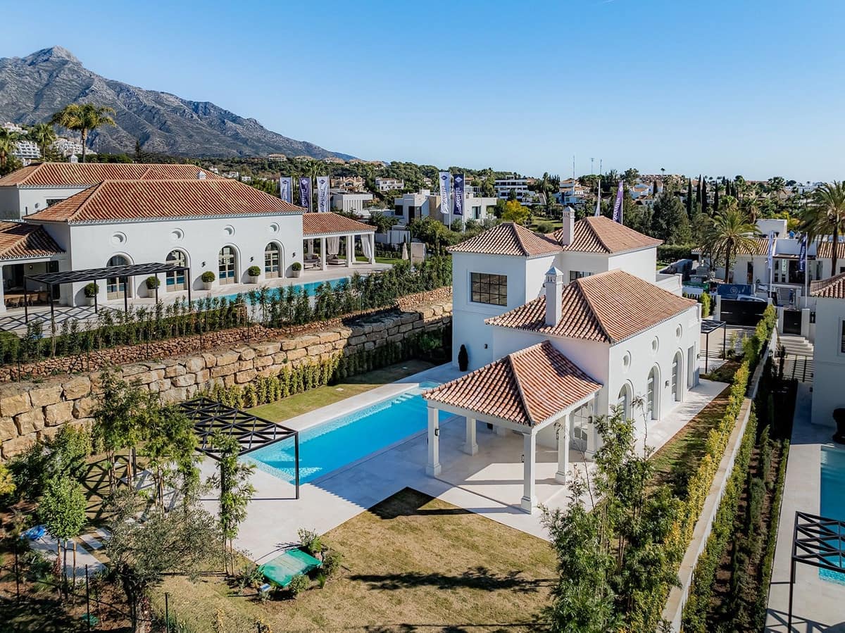4 bedroom Villa for sale in Nueva Andalucia - € 4,500,000 (Ref: 9472746)