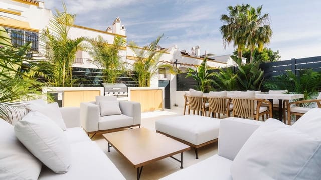 5 bedroom Townhouse for sale in Golden Mile, Marbella - € 2,495,000 (Ref: 9472747)