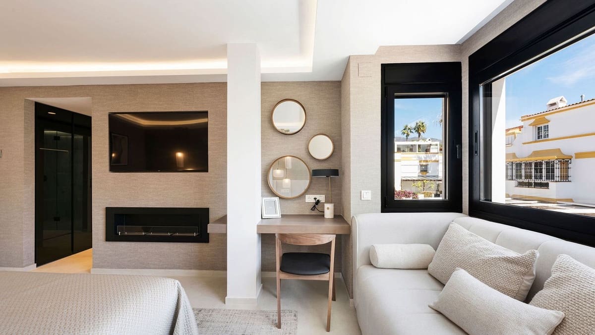 5 bedroom Townhouse for sale in Golden Mile - € 2,495,000 (Ref: 9472747)