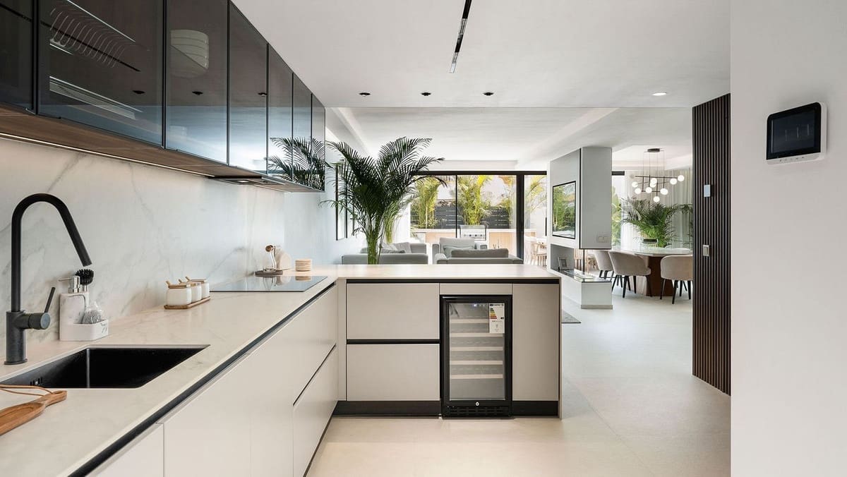 5 makuuhuone Omakotitalo myytävänä paikassa Golden Mile - 2 495 000 € (Ref: 9472747)