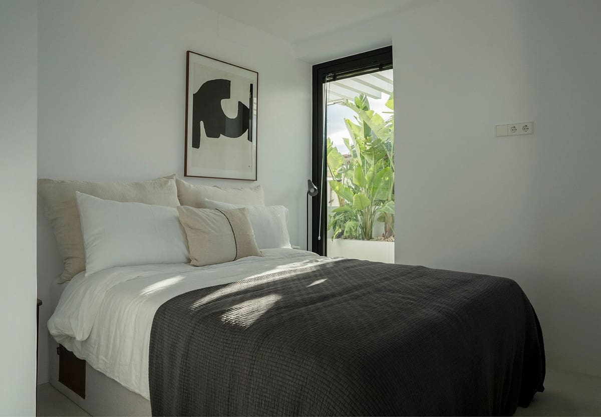 5 bedroom Villa for sale in Nueva Andalucia - € 1,995,000 (Ref: 9472748)