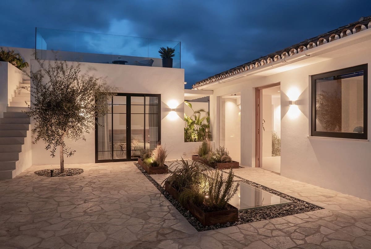 5 bedroom Villa for sale in Nueva Andalucia - € 1,995,000 (Ref: 9472748)