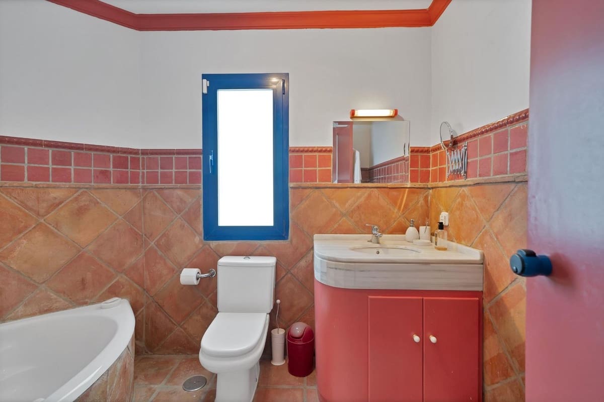 4 bedroom Villa for sale in Mijas Costa with pool garage - € 748,000 (Ref: 9472751)