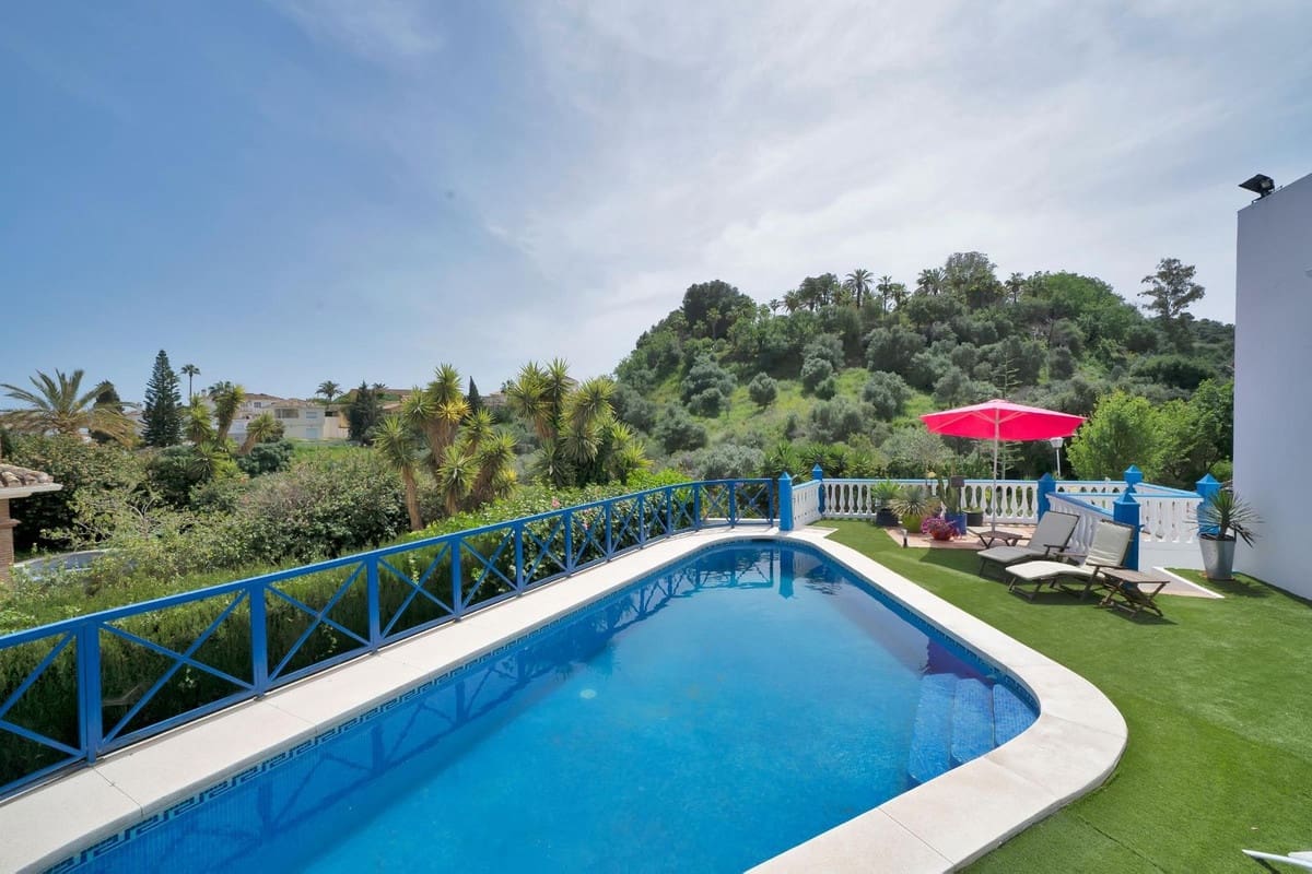 4 bedroom Villa for sale in Mijas Costa with pool garage - € 748,000 (Ref: 9472751)