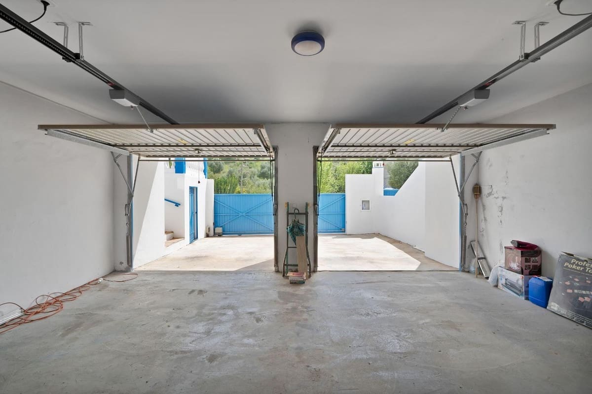 4 bedroom Villa for sale in Mijas Costa with pool garage - € 748,000 (Ref: 9472751)