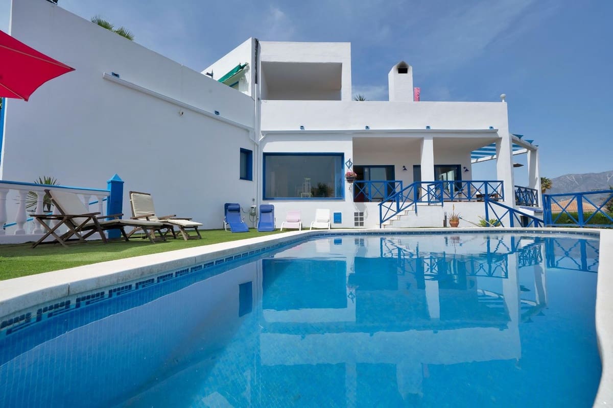 4 bedroom Villa for sale in Mijas Costa with pool garage - € 748,000 (Ref: 9472751)