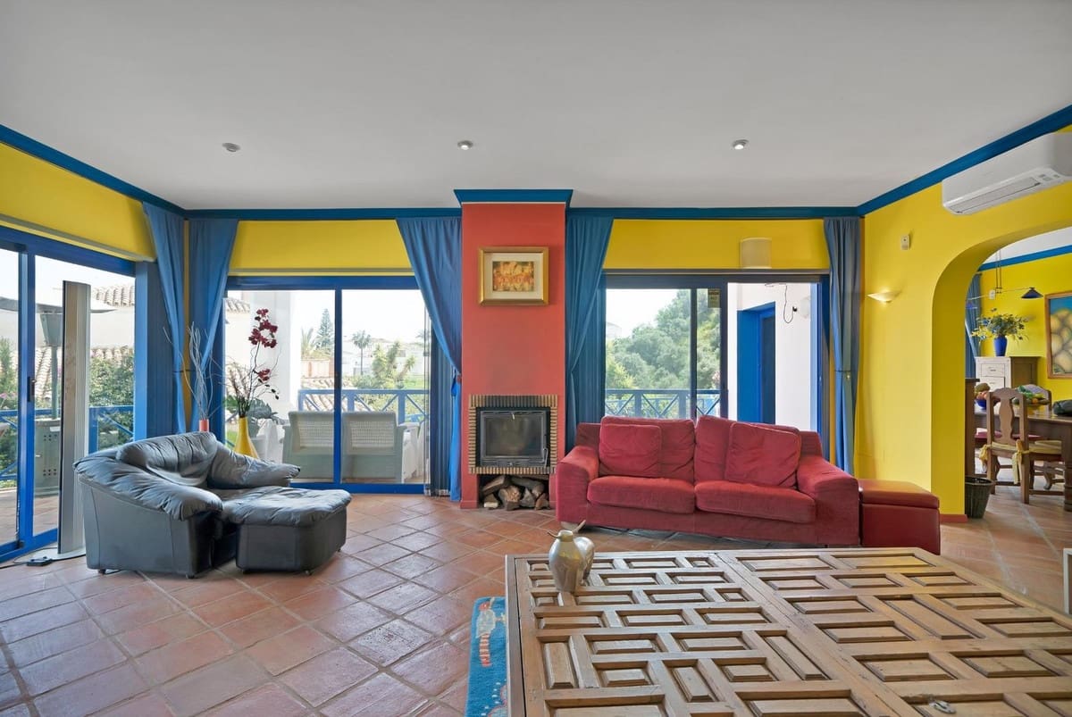 4 bedroom Villa for sale in Mijas Costa with pool garage - € 748,000 (Ref: 9472751)