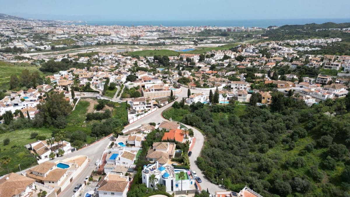 4 bedroom Villa for sale in Mijas Costa with pool garage - € 748,000 (Ref: 9472751)