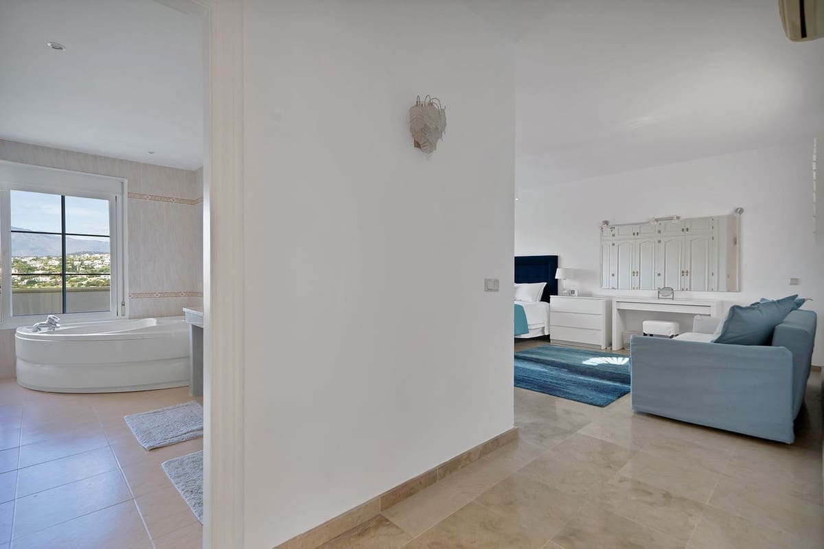 4 soveværelse Villa til salg i Benahavis med swimmingpool garage - € 1.750.000 (Ref: 9472752)