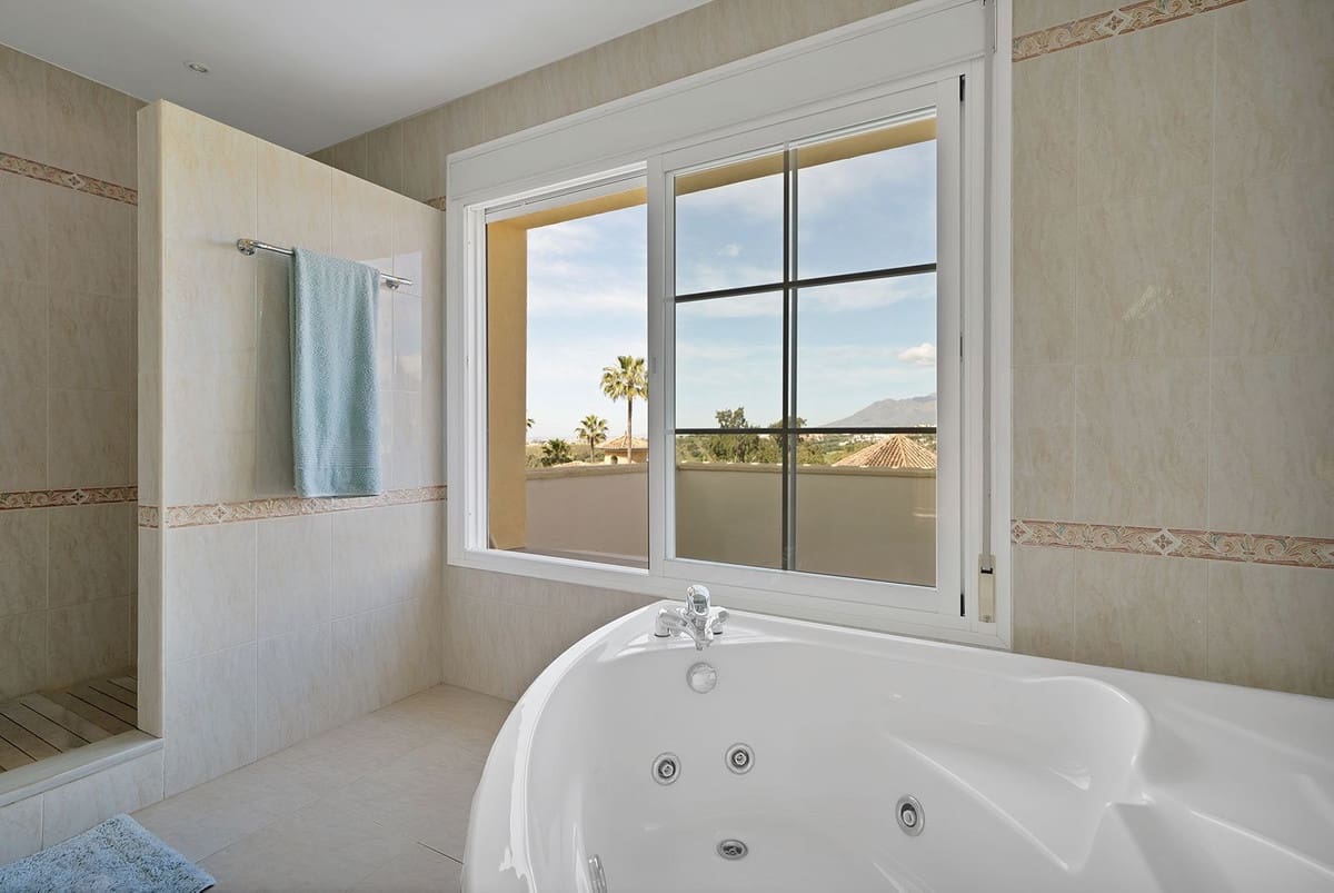 4 soveværelse Villa til salg i Benahavis med swimmingpool garage - € 1.750.000 (Ref: 9472752)