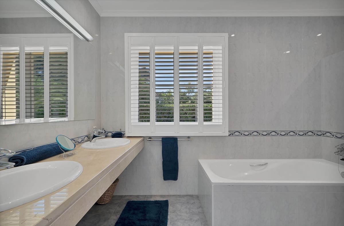 4 soveværelse Villa til salg i Benahavis med swimmingpool garage - € 1.750.000 (Ref: 9472752)