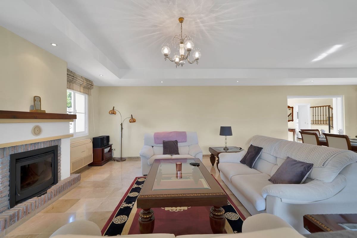 4 soveværelse Villa til salg i Benahavis med swimmingpool garage - € 1.750.000 (Ref: 9472752)