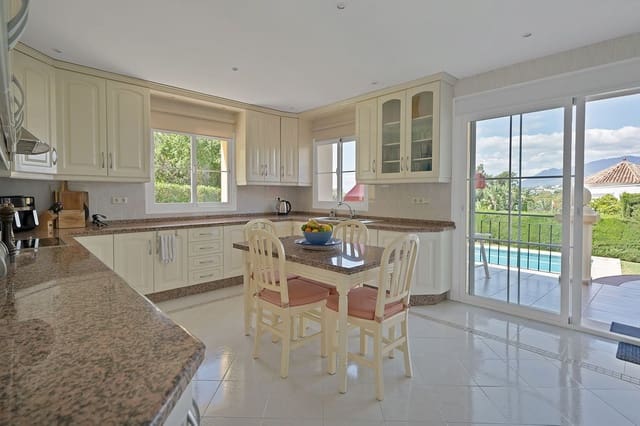 4 soveværelse Villa til salg i El Paraíso, Benahavís med swimmingpool garage - € 1.750.000 (Ref: 9472752)