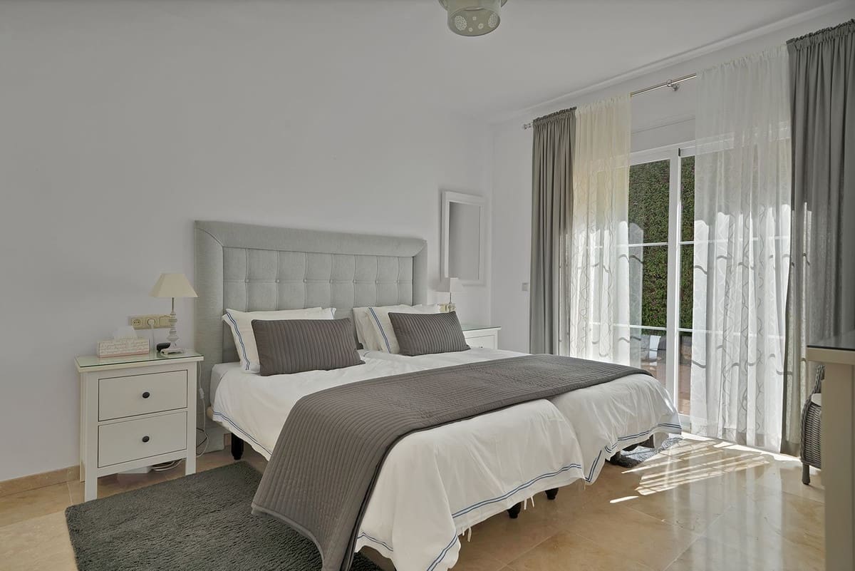 4 soveværelse Villa til salg i Benahavis med swimmingpool garage - € 1.750.000 (Ref: 9472752)