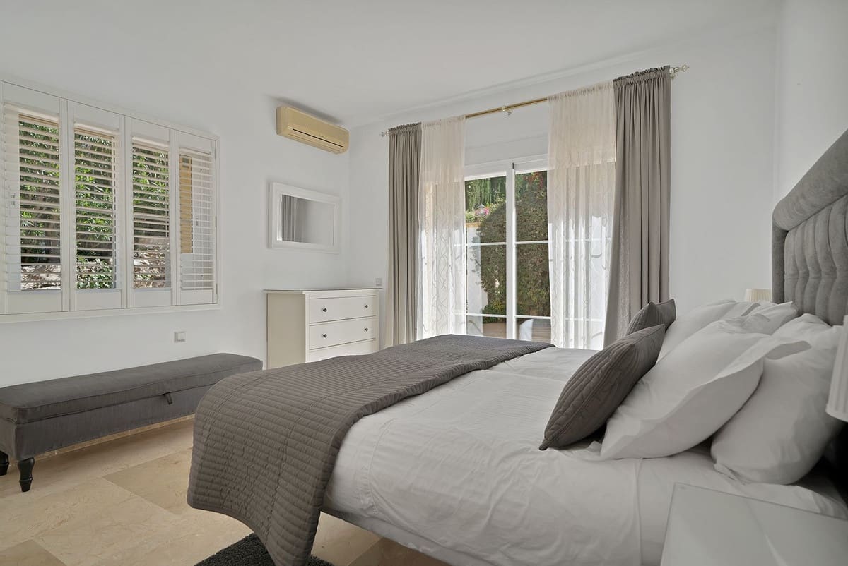 4 soveværelse Villa til salg i Benahavis med swimmingpool garage - € 1.750.000 (Ref: 9472752)