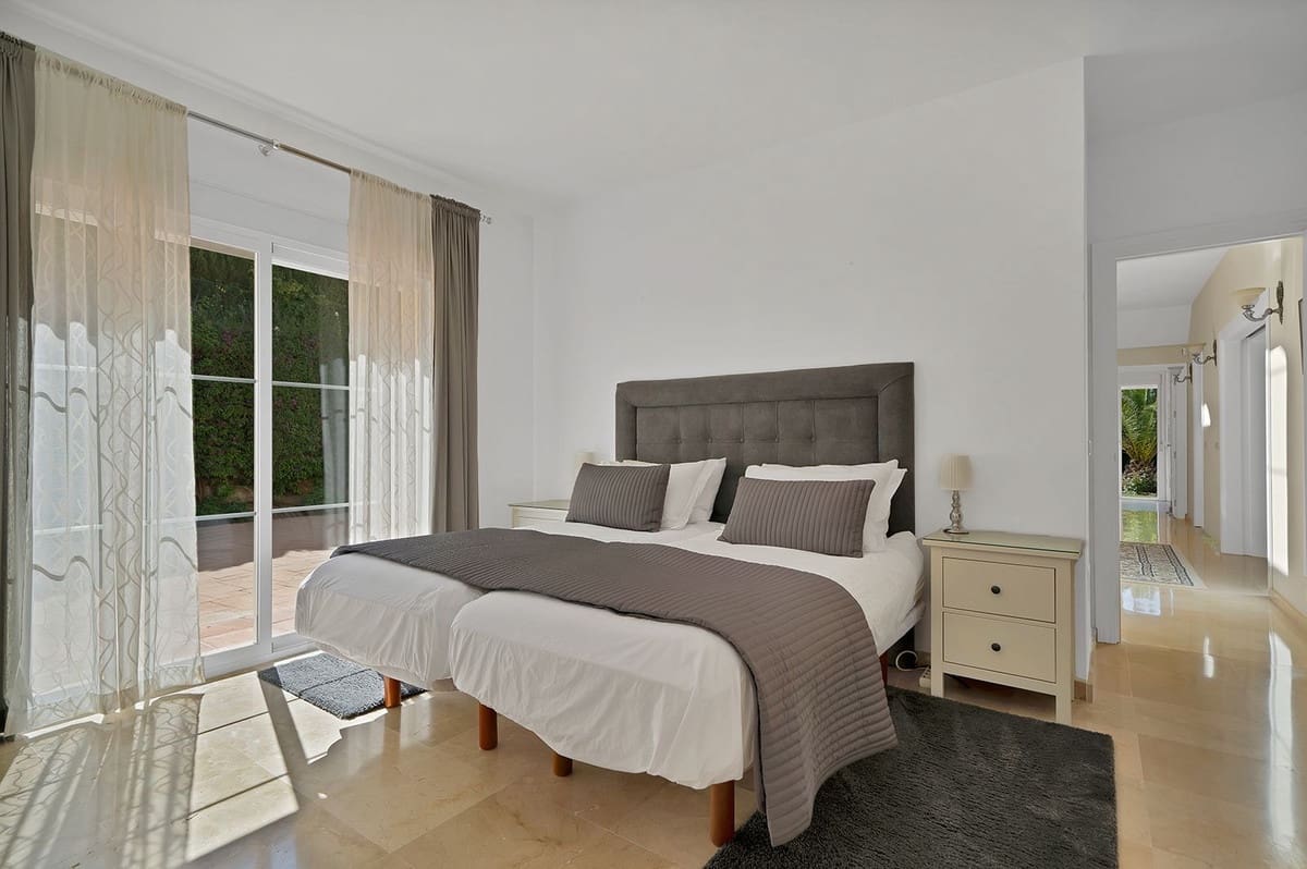 4 soveværelse Villa til salg i Benahavis med swimmingpool garage - € 1.750.000 (Ref: 9472752)