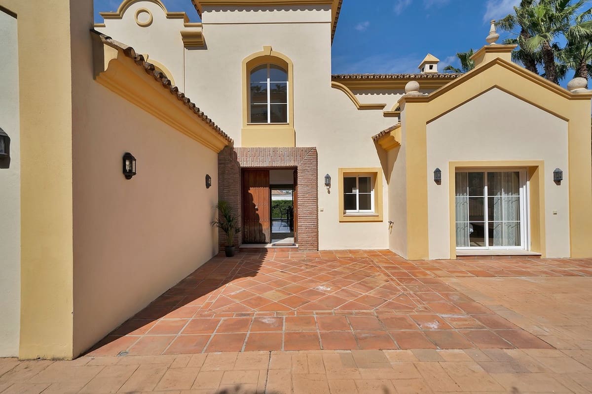 4 soveværelse Villa til salg i Benahavis med swimmingpool garage - € 1.750.000 (Ref: 9472752)