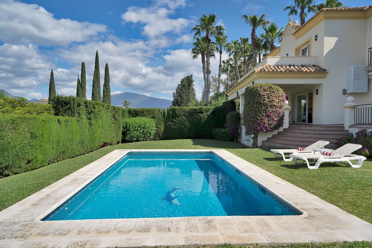 4 soveværelse Villa til salg i Benahavis med swimmingpool garage - € 1.750.000 (Ref: 9472752)