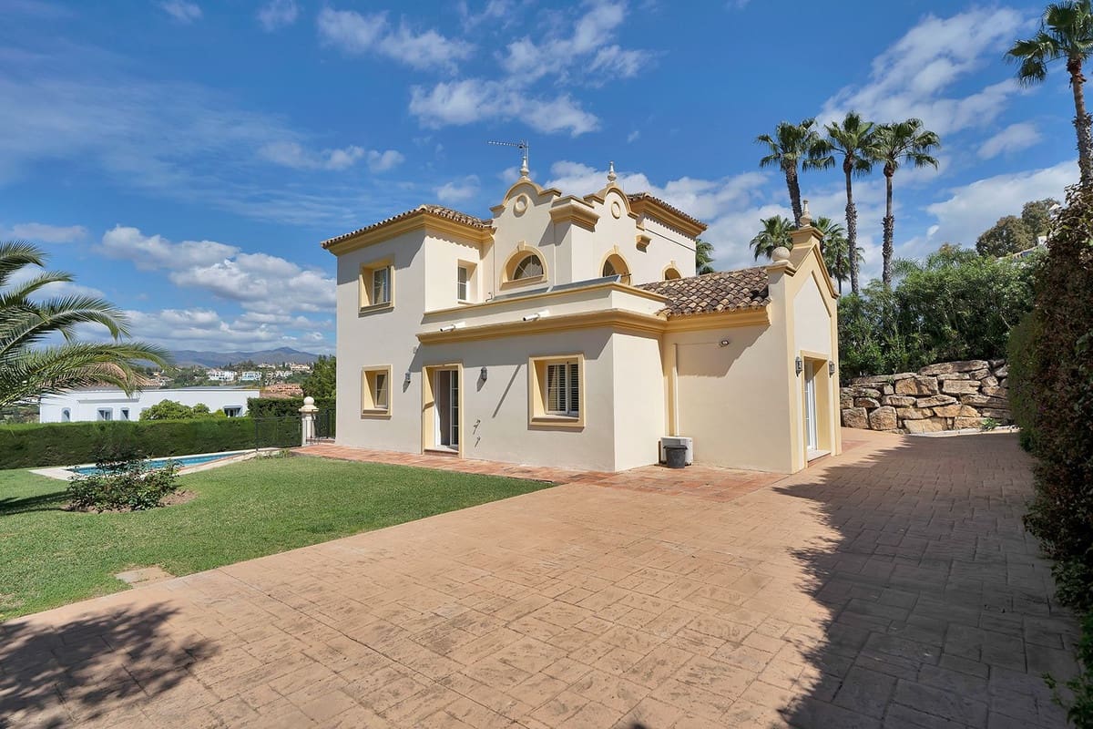 4 soveværelse Villa til salg i Benahavis med swimmingpool garage - € 1.750.000 (Ref: 9472752)