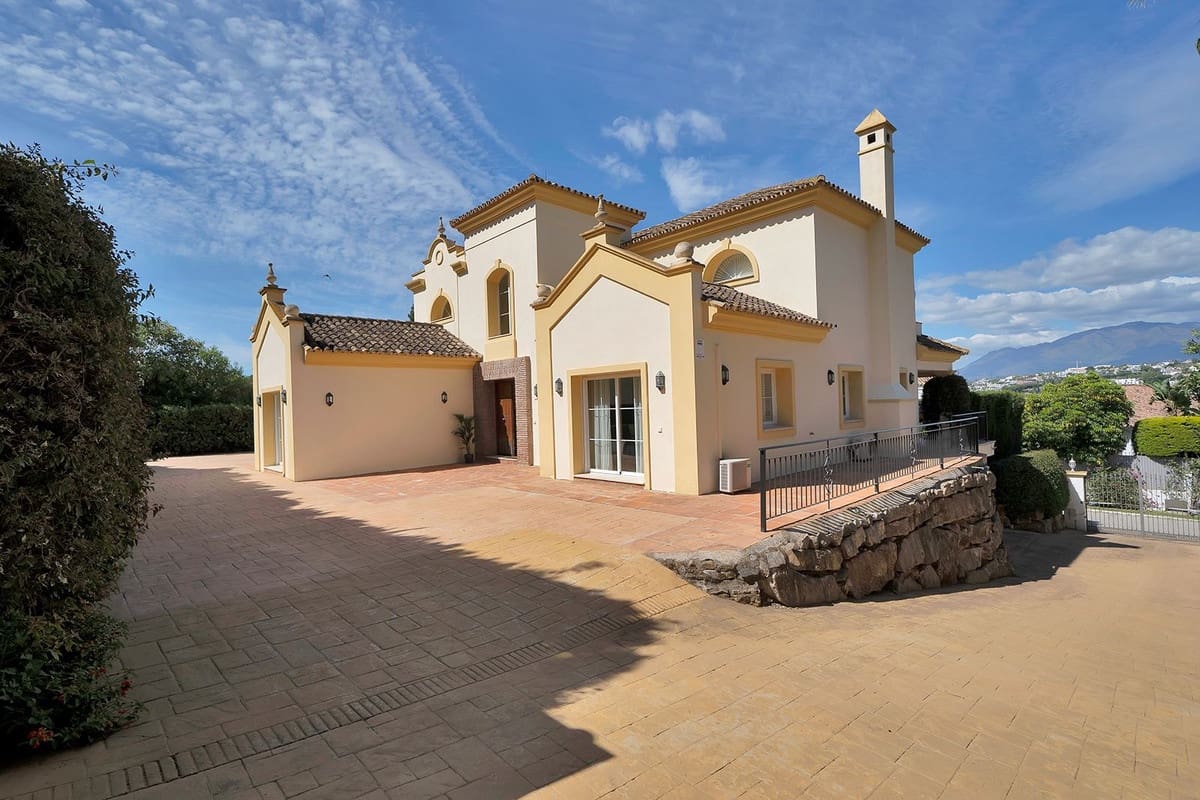 4 soveværelse Villa til salg i Benahavis med swimmingpool garage - € 1.750.000 (Ref: 9472752)