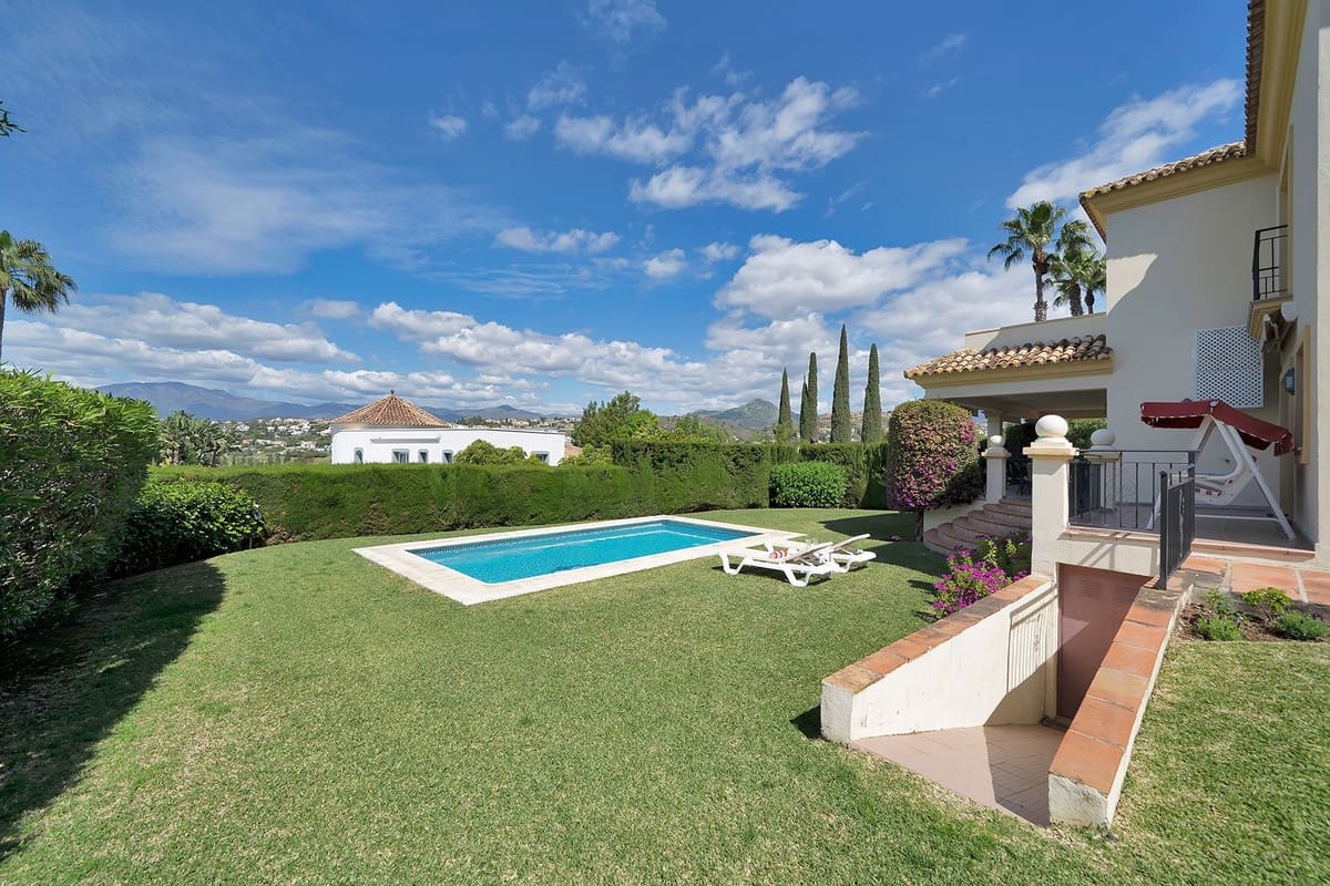 4 soveværelse Villa til salg i Benahavis med swimmingpool garage - € 1.750.000 (Ref: 9472752)