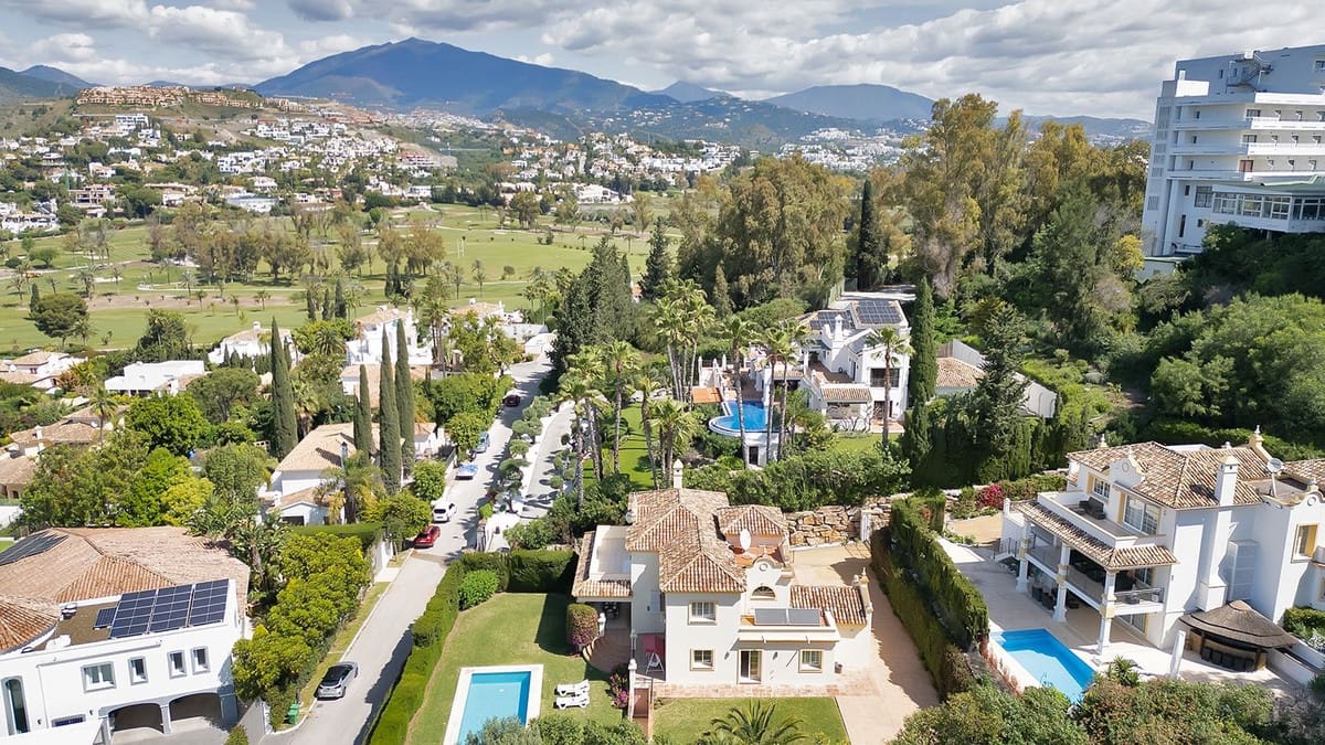 4 soveværelse Villa til salg i Benahavis med swimmingpool garage - € 1.750.000 (Ref: 9472752)