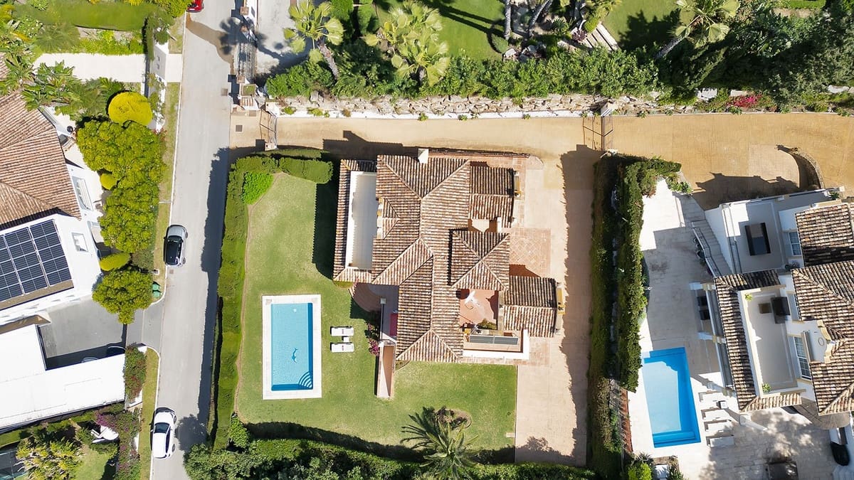 4 soveværelse Villa til salg i Benahavis med swimmingpool garage - € 1.750.000 (Ref: 9472752)