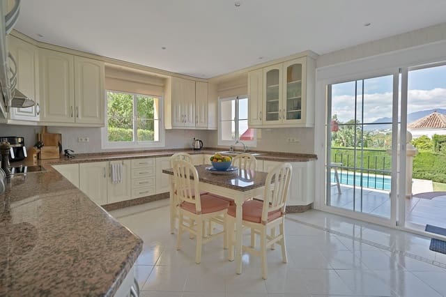 Chalet de 4 habitaciones en El Paraíso, Benahavís en venta con piscina garaje - 1.750.000 € (Ref: 9472752)