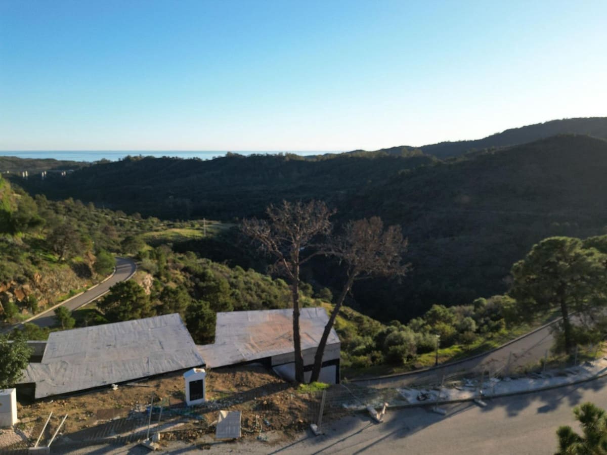 Building Plot for sale in Benahavis - € 550,000 (Ref: 9472753)