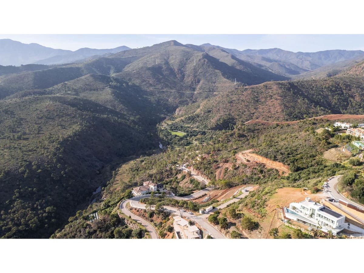 Building Plot for sale in Benahavis - € 550,000 (Ref: 9472753)