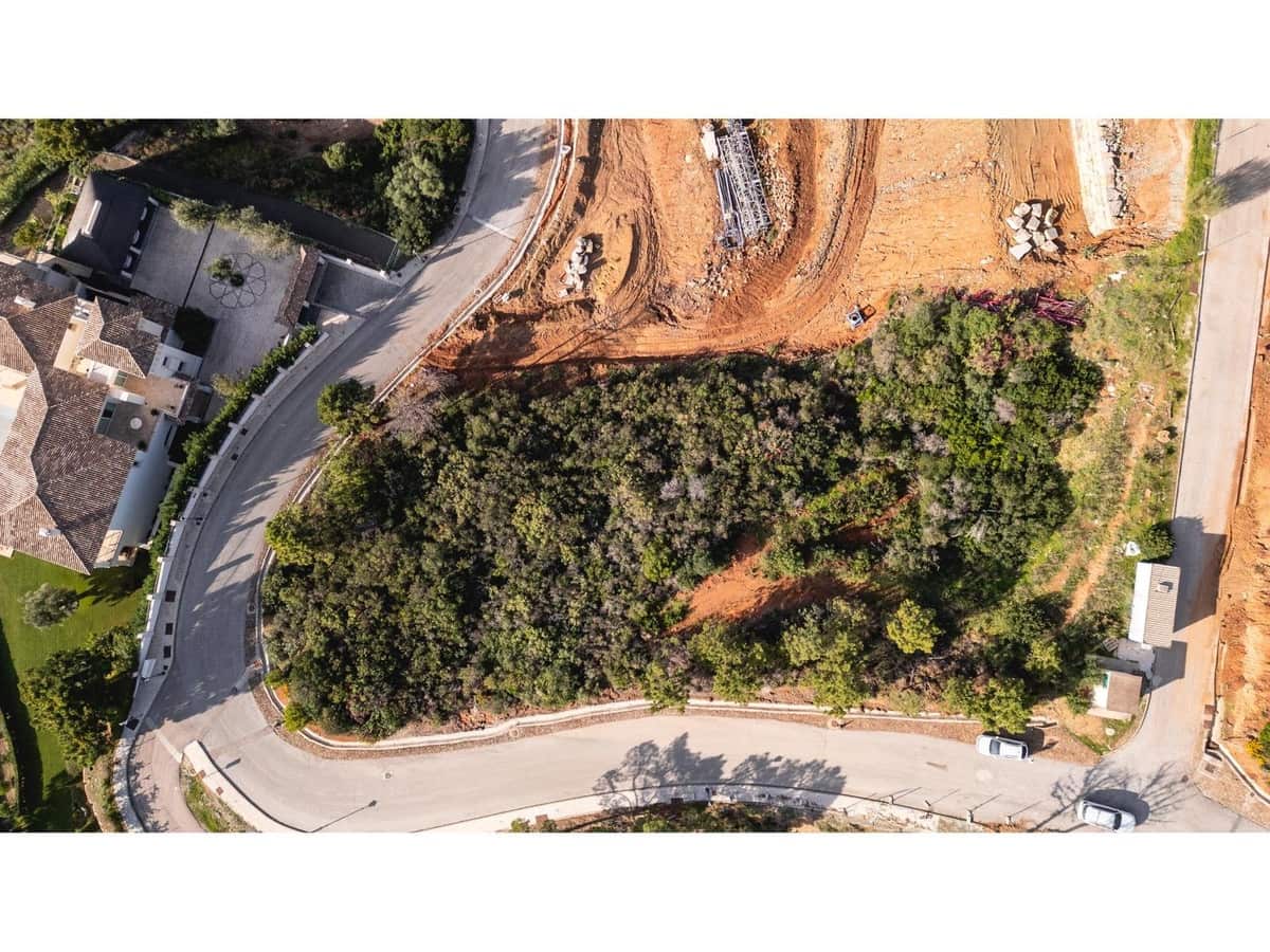 Building Plot for sale in Benahavis - € 550,000 (Ref: 9472753)