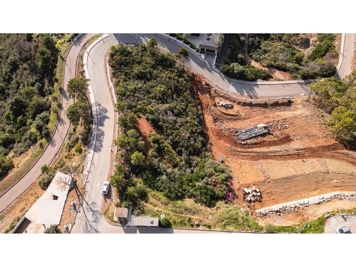 Building Plot for sale in Benahavis - € 550,000 (Ref: 9472753)