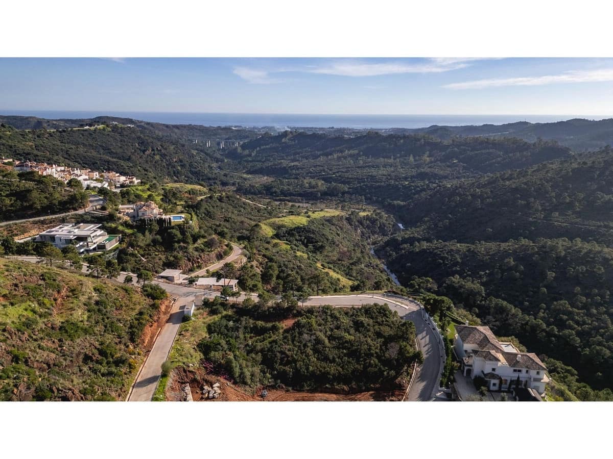 Building Plot for sale in Benahavis - € 550,000 (Ref: 9472753)