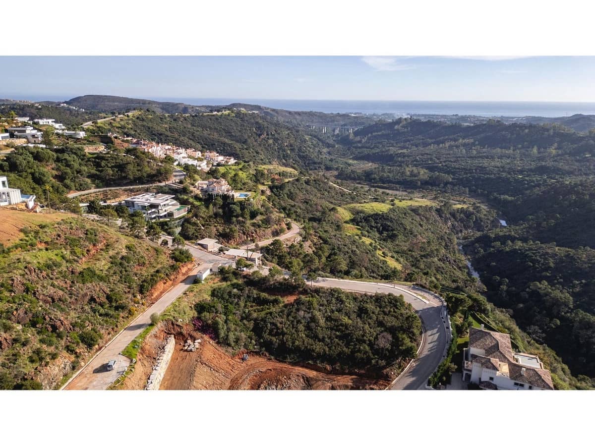 Building Plot for sale in Benahavis - € 550,000 (Ref: 9472753)