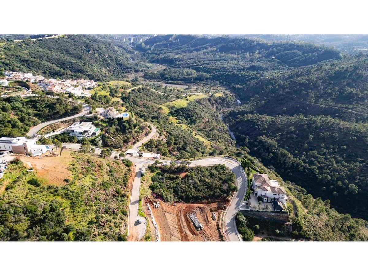 Building Plot for sale in Benahavis - € 550,000 (Ref: 9472753)