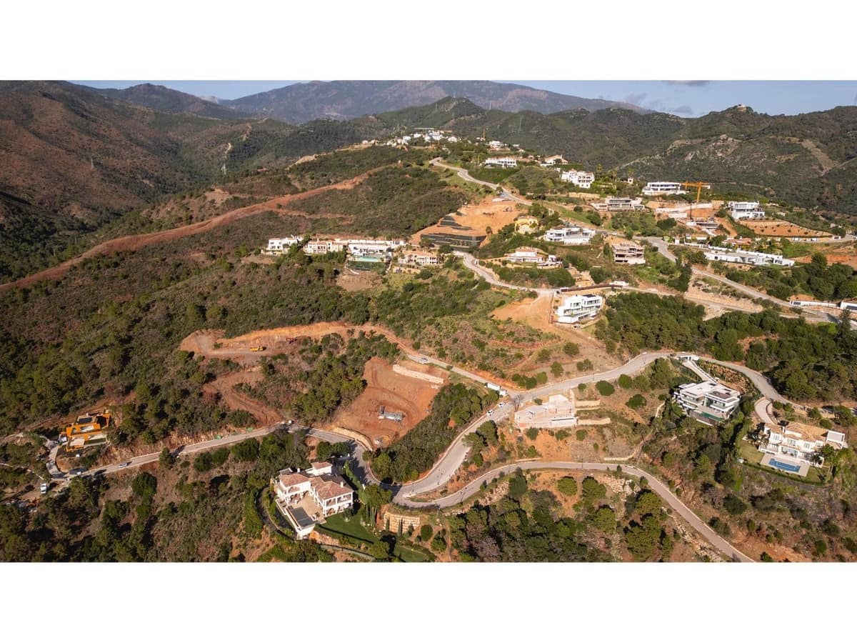 Building Plot for sale in Benahavis - € 550,000 (Ref: 9472753)