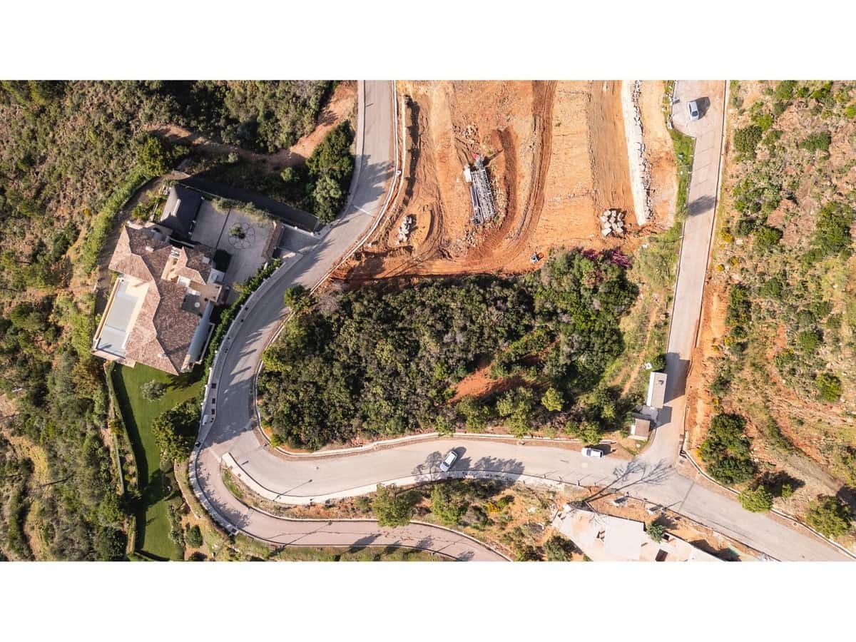 Building Plot for sale in Benahavis - € 550,000 (Ref: 9472753)