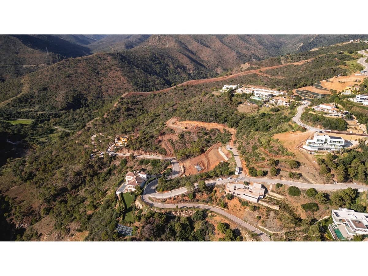 Building Plot for sale in Benahavis - € 550,000 (Ref: 9472753)