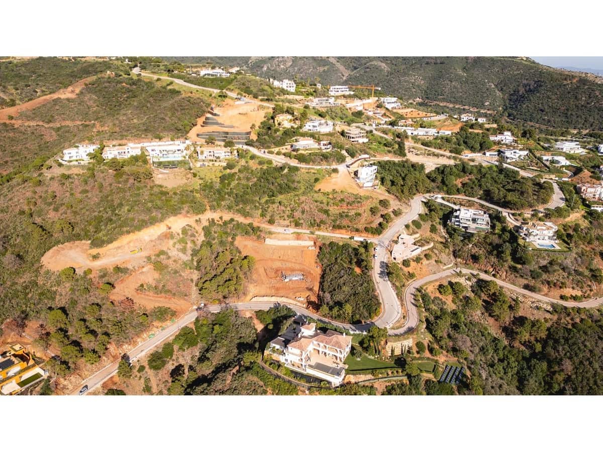 Building Plot for sale in Benahavis - € 550,000 (Ref: 9472753)