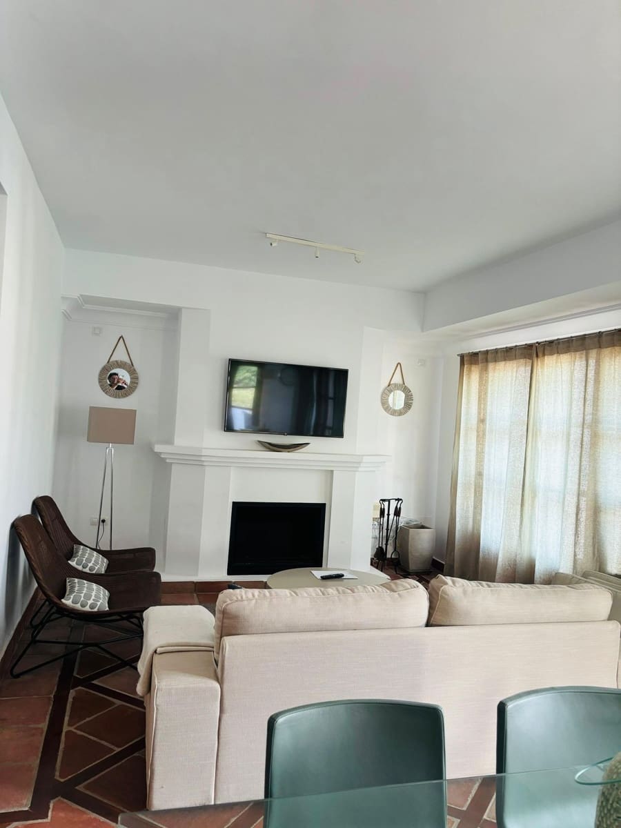 Casa de 3 habitaciones en Benahavís en venta - 695.000 € (Ref: 9521679)