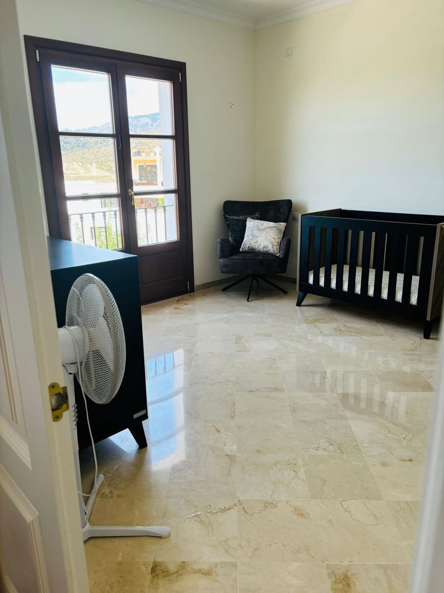 Casa de 3 habitaciones en Benahavís en venta - 695.000 € (Ref: 9521679)