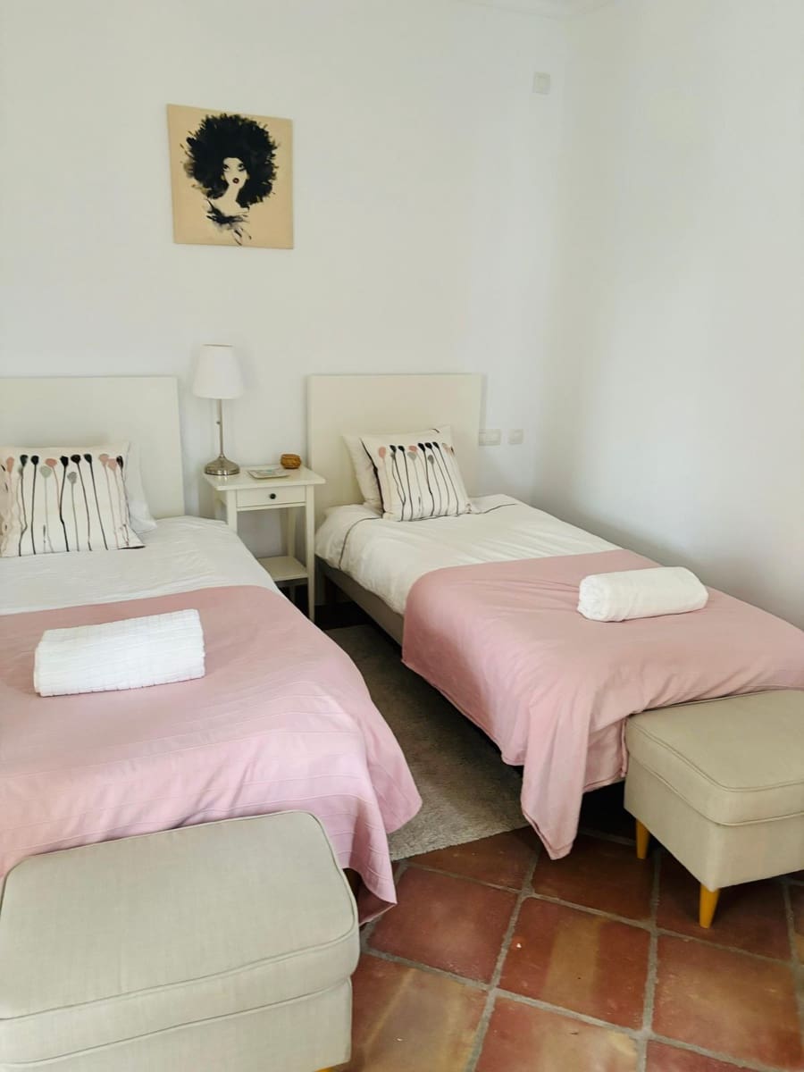 Casa de 3 habitaciones en Benahavís en venta - 695.000 € (Ref: 9521679)