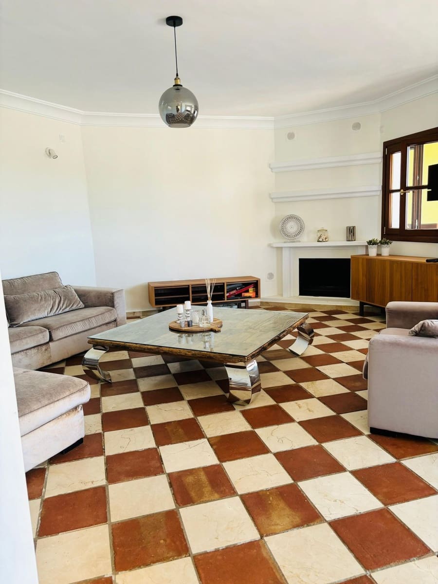 Casa de 3 habitaciones en Benahavís en venta - 695.000 € (Ref: 9521679)