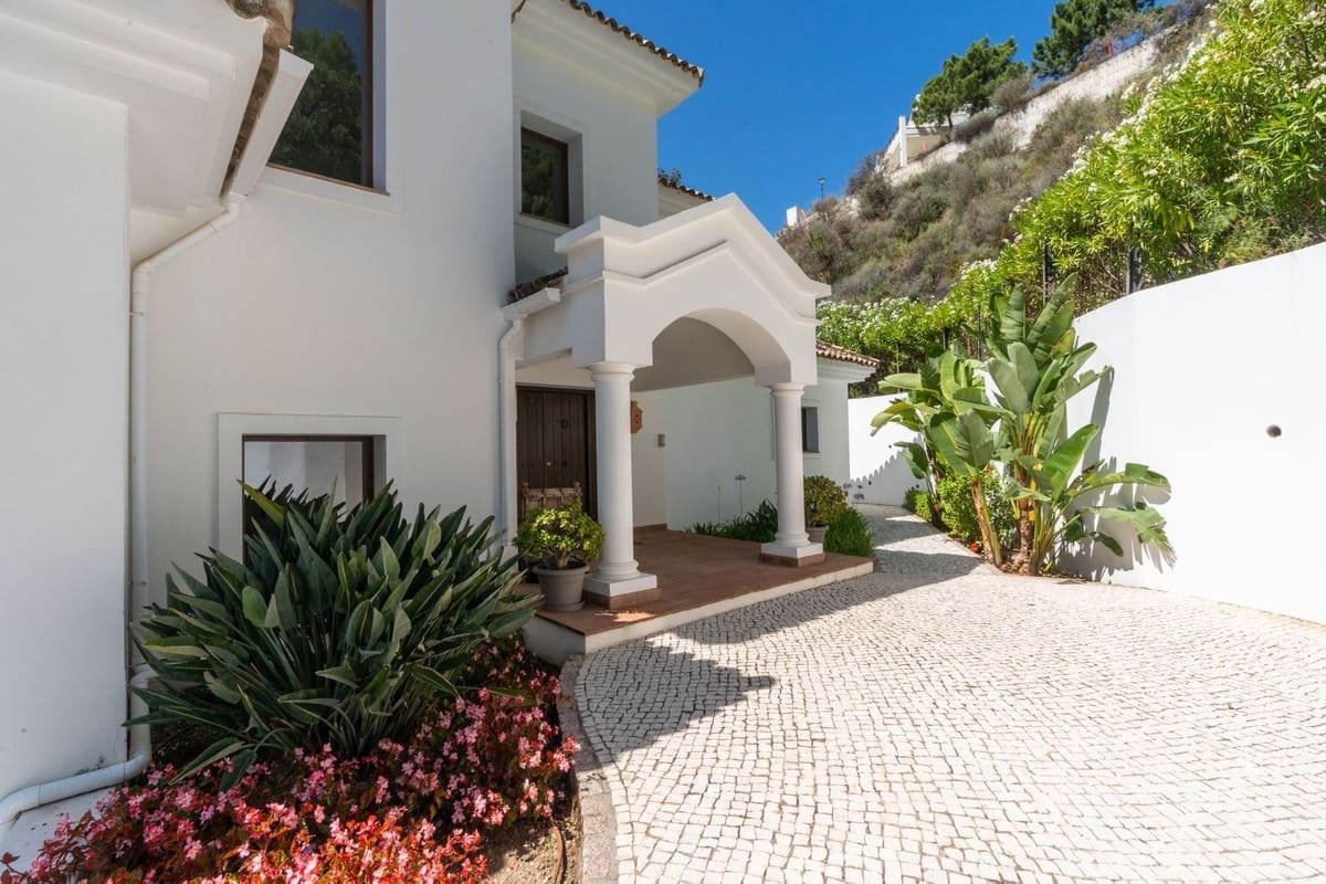 4 bedroom Villa for sale in Benahavis with pool garage - € 1,795,000 (Ref: 9548645)