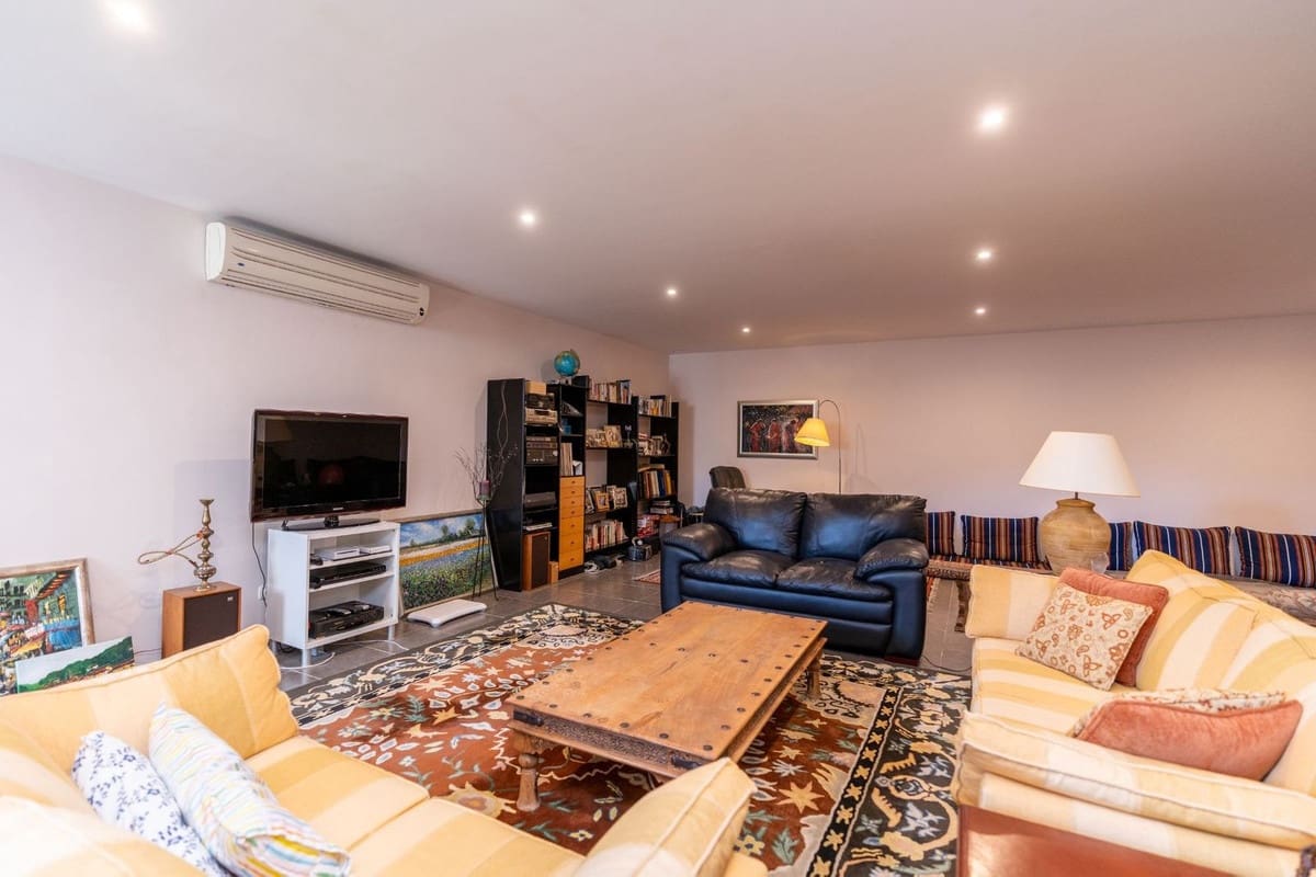 4 bedroom Villa for sale in Benahavis with pool garage - € 1,795,000 (Ref: 9548645)