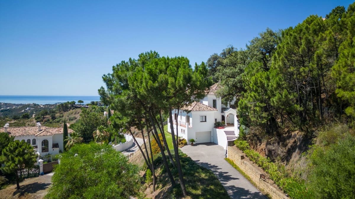 4 bedroom Villa for sale in Benahavis with pool garage - € 1,795,000 (Ref: 9548645)