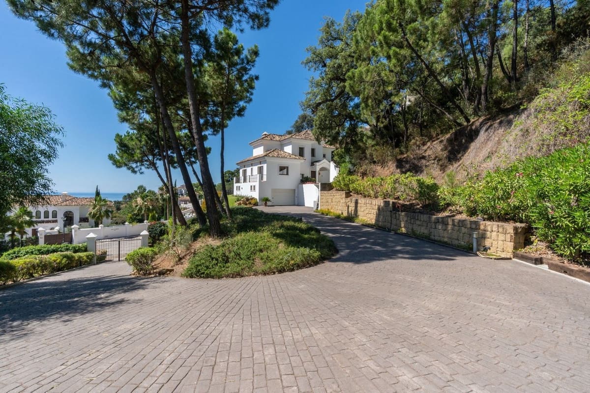 4 bedroom Villa for sale in Benahavis with pool garage - € 1,795,000 (Ref: 9548645)