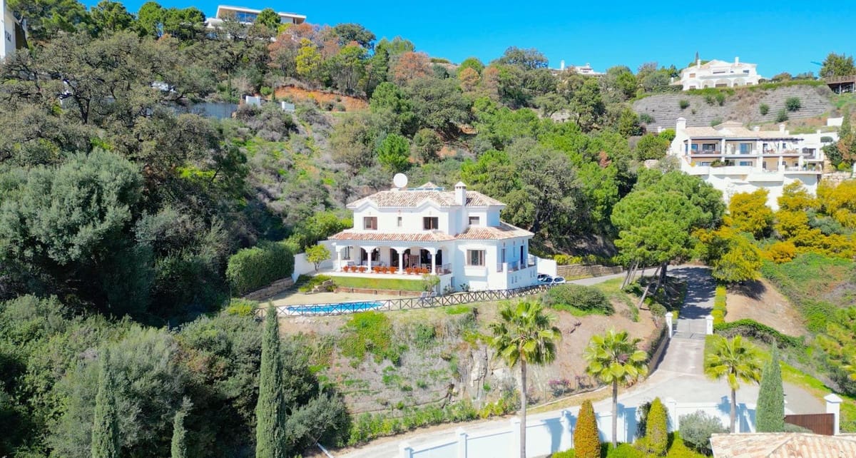 4 bedroom Villa for sale in Benahavis with pool garage - € 1,795,000 (Ref: 9548645)